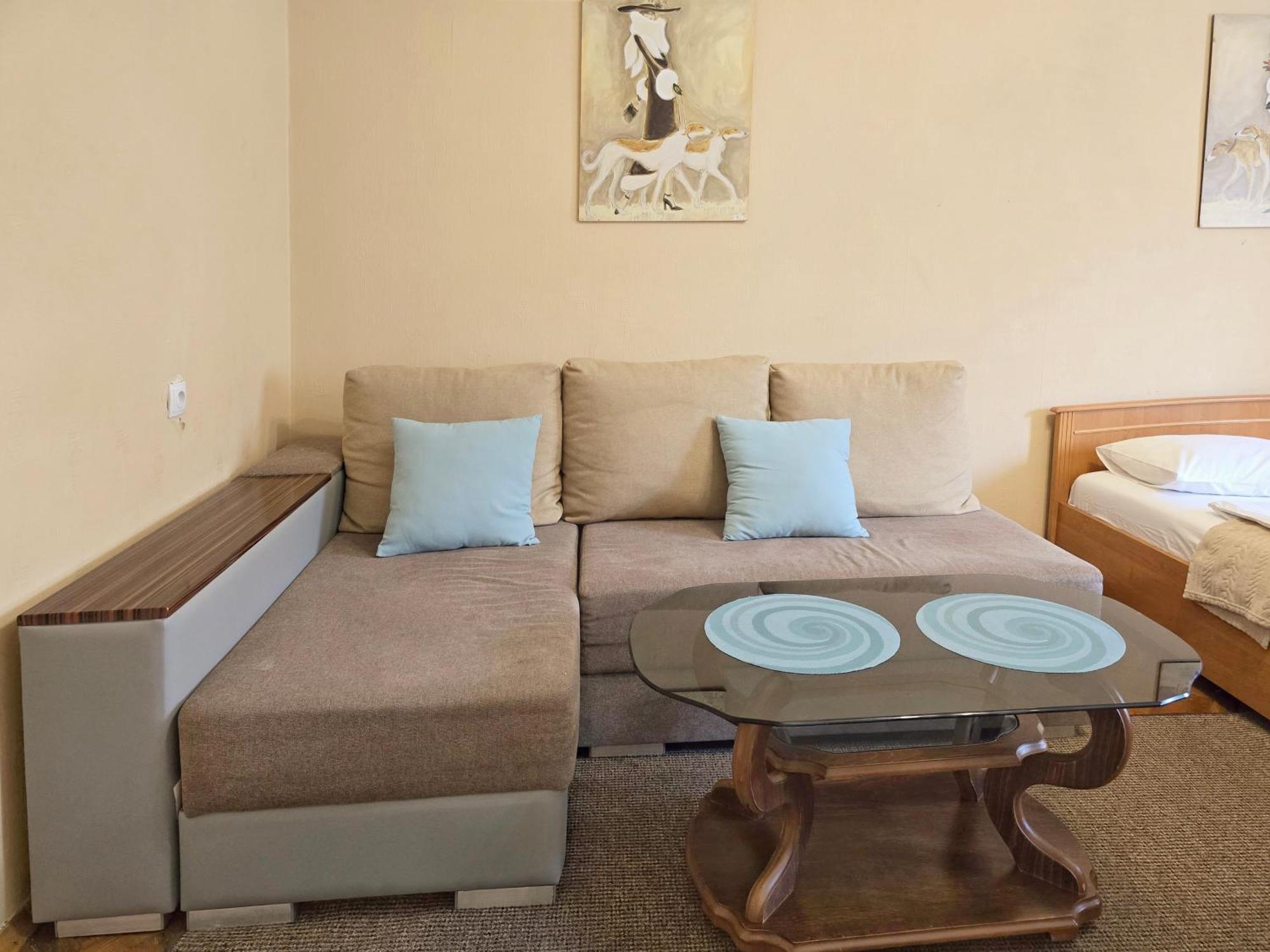 Home Hotel Apartments On Lva Tolstogo Κίεβο Εξωτερικό φωτογραφία
