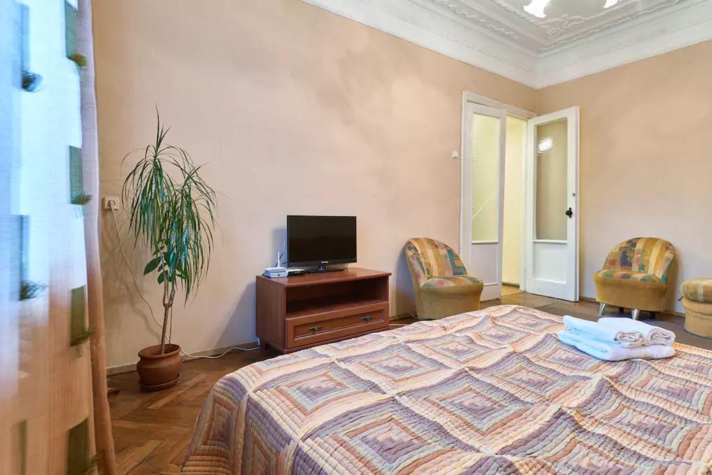 Home Hotel Apartments On Lva Tolstogo Κίεβο Εξωτερικό φωτογραφία