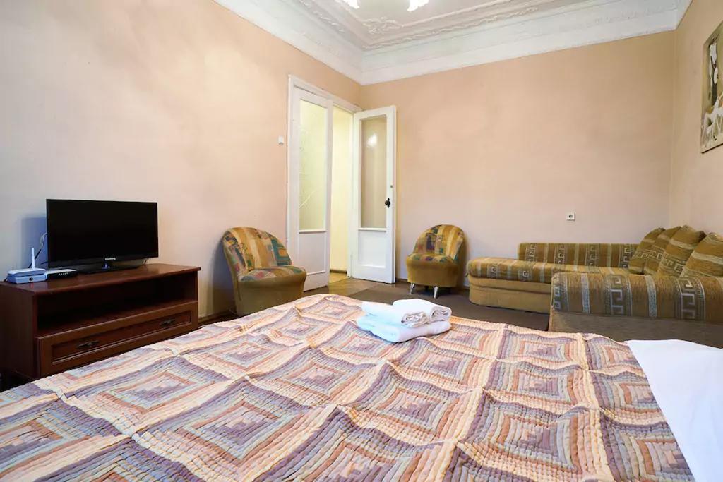 Home Hotel Apartments On Lva Tolstogo Κίεβο Εξωτερικό φωτογραφία